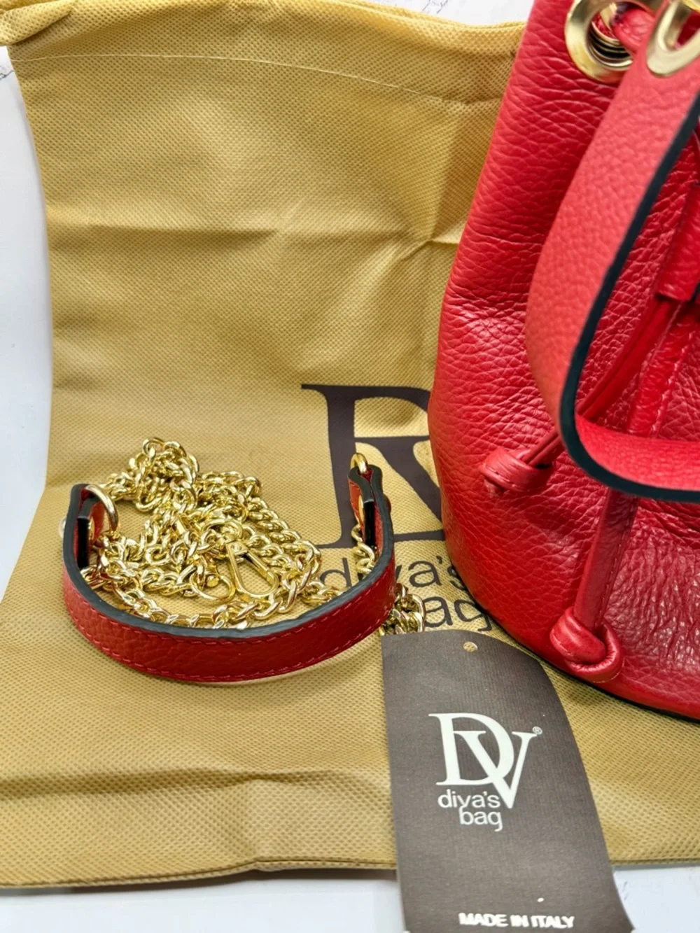 DV Diva’s Bag Genuine Pebbled Leather Made in Italy Bucket Crossbody Bag in red - Picture 2 of 8